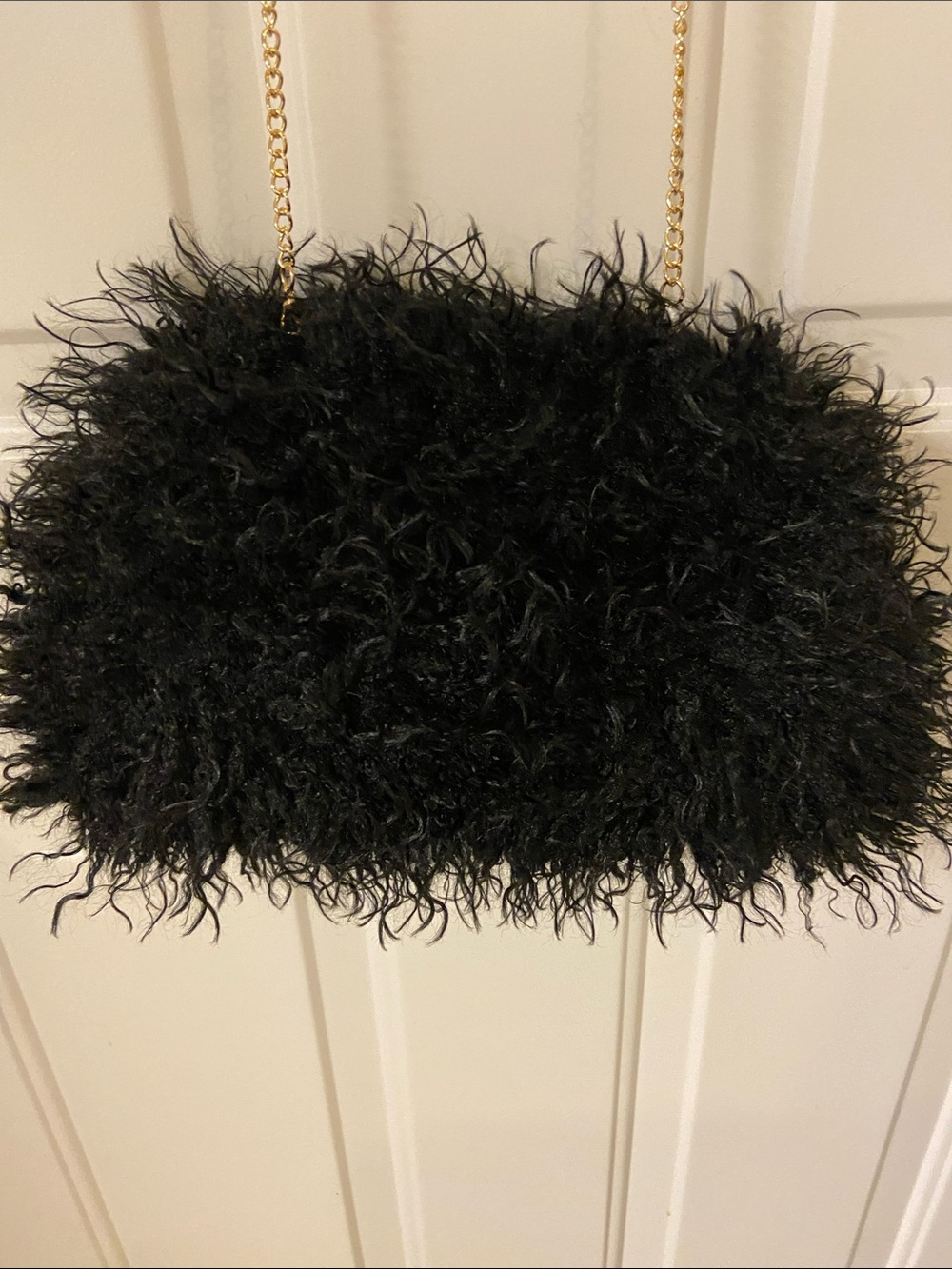 🖤Haute Hippie Black Feathered ~Faux Fur Crossbody Bag with Gold Chain🖤 - Picture 3 of 12